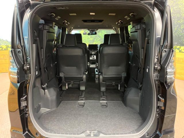 TOYOTA VOXY HYBRID 2023 Image 31