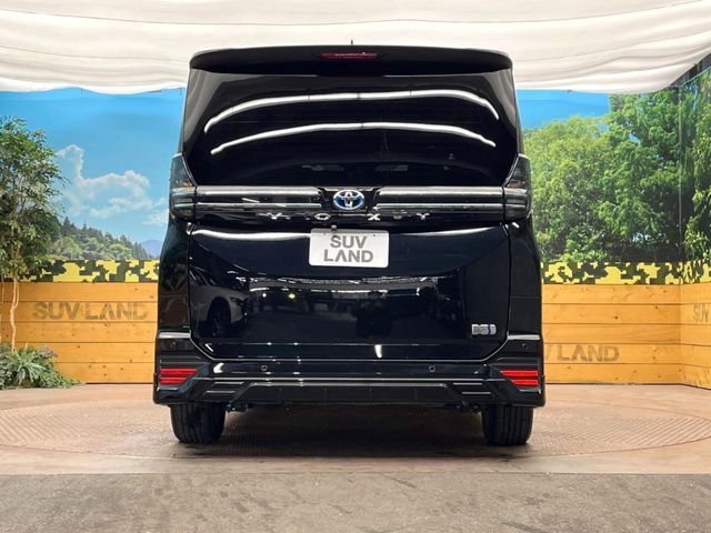 TOYOTA VOXY HYBRID 2023 Image 31