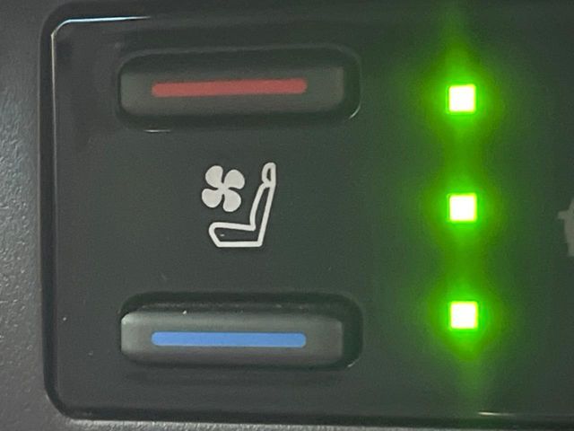 TOYOTA RAV4 HYBRID 4WD 2023 Image 31