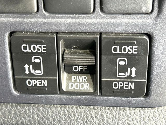 TOYOTA VOXY 2015 Image 31