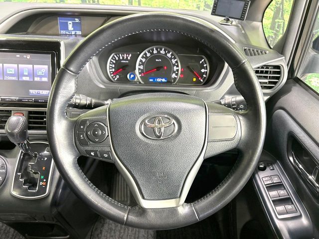 TOYOTA VOXY 2015 Image 31