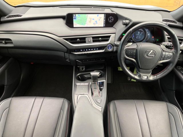 TOYOTA LEXUS UX250H 2020 Image 31