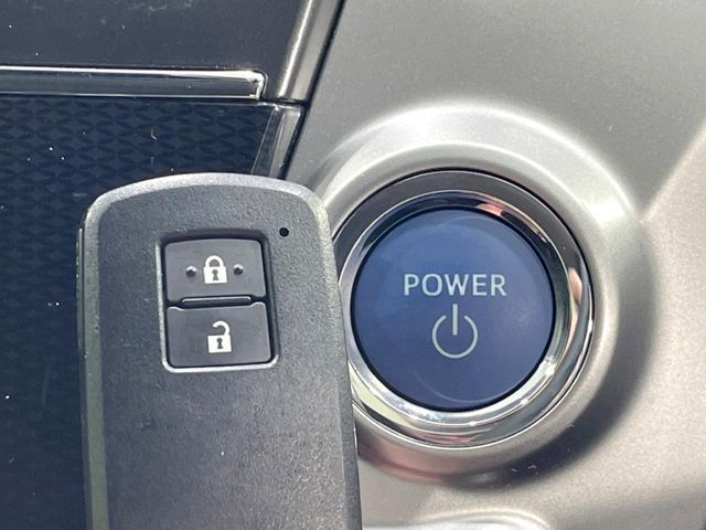 TOYOTA PRIUS ALPHA 2019 Image 31