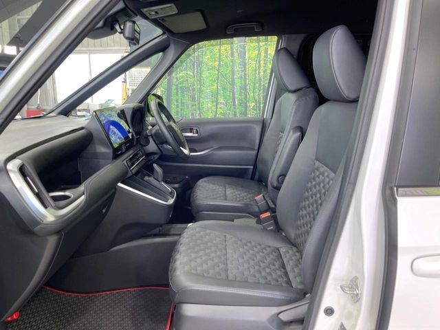 TOYOTA VOXY HYBRID 2025 Image 31