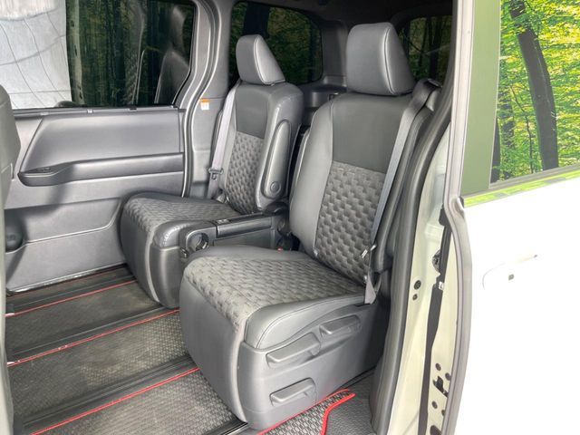 TOYOTA VOXY HYBRID 2025 Image 31