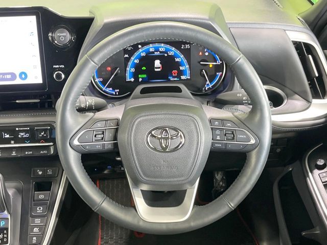 TOYOTA VOXY HYBRID 2025 Image 31