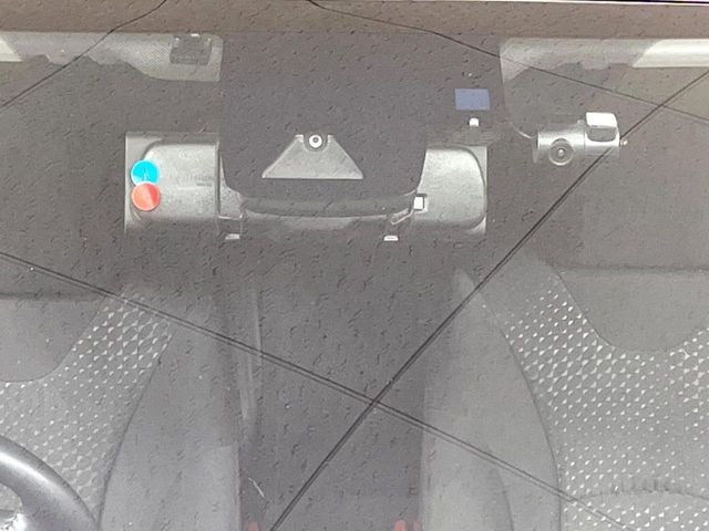 TOYOTA PRIUS 2018 Image 31