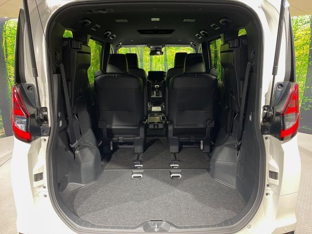 TOYOTA NOAH HYBRID 2023 Image 31