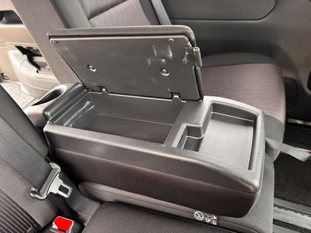 NISSAN SERENA  S-HYBRID 4WD 2018 Image 31