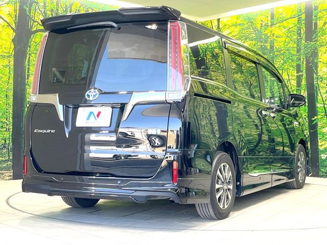 TOYOTA ESQUIRE HYBRID 2019 Image 31