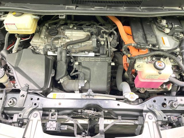 TOYOTA ESQUIRE HYBRID 2019 Image 31