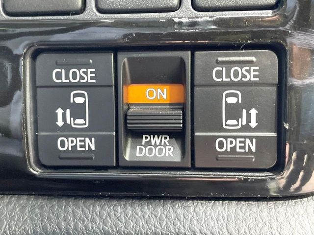 TOYOTA VOXY 2014 Image 31