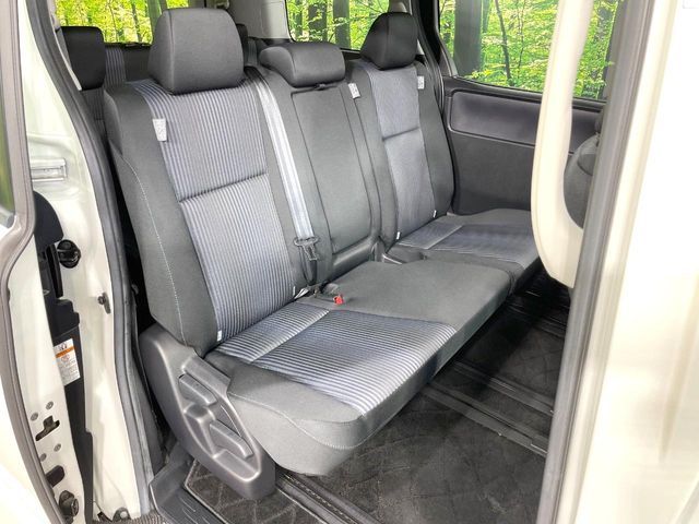 TOYOTA VOXY 2014 Image 31