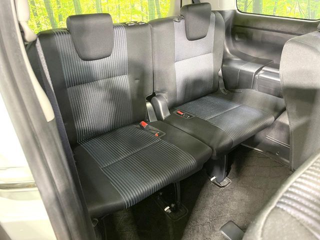 TOYOTA VOXY 2014 Image 31