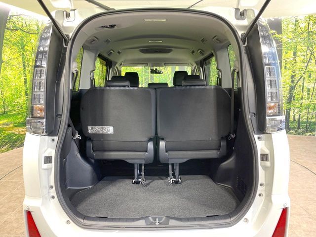 TOYOTA VOXY 2014 Image 31