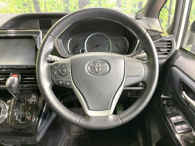 TOYOTA VOXY 2014 Image 31