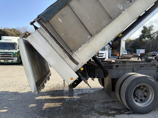 NISSAN DIESEL QUON 2012 Image 31