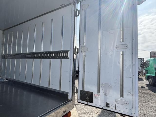 MITSUBISHI CANTER 2019 Image 31