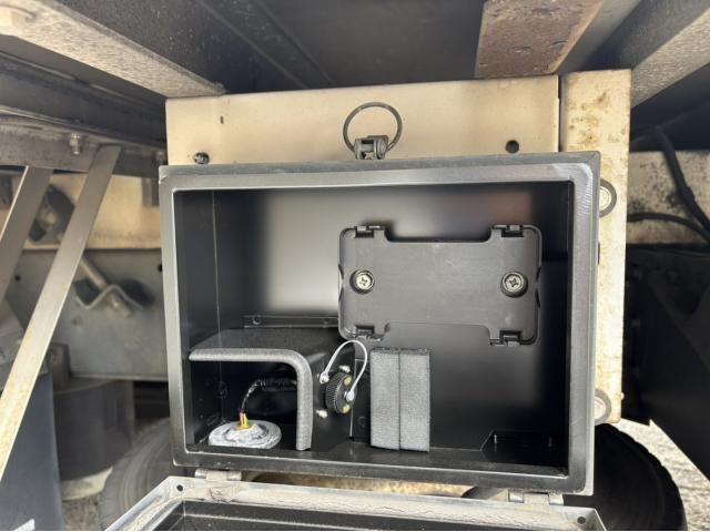 HINO PROFIA 2006 Image 31