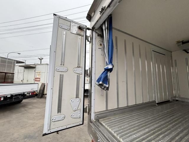 MITSUBISHI CANTER 2018 Image 31