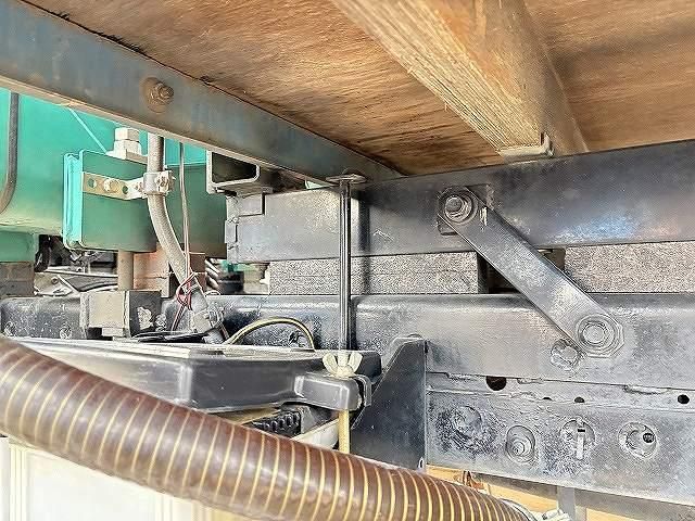 ISUZU ELF 2000 Image 31