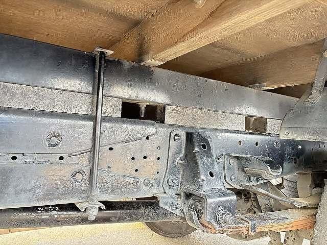 ISUZU ELF 2000 Image 31