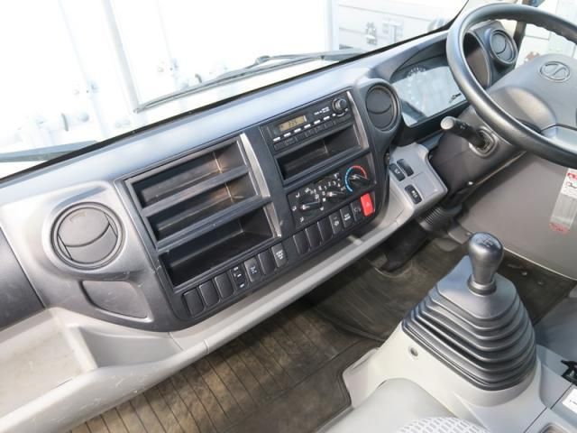 HINO DUTRO 2017 Image 31