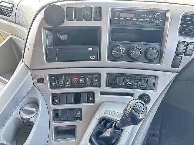 NISSAN DIESEL QUON 2011 Image 31