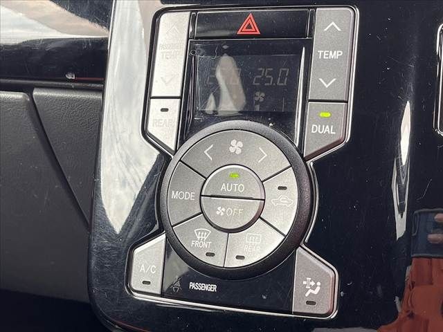 TOYOTA VOXY 2009 Image 31