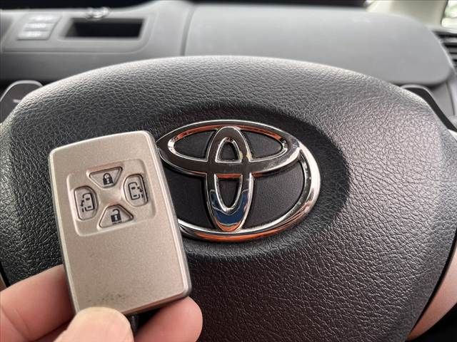 TOYOTA VOXY 2009 Image 31