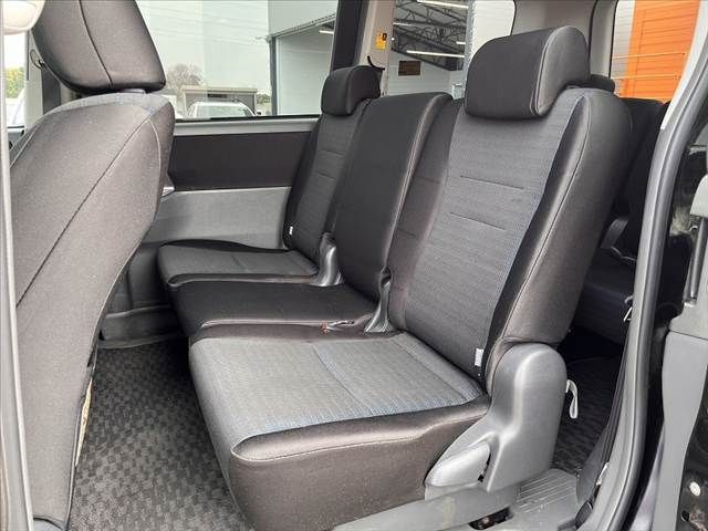 TOYOTA VOXY 2009 Image 31