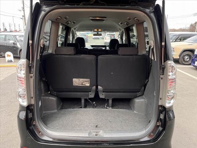 TOYOTA VOXY 2009 Image 31