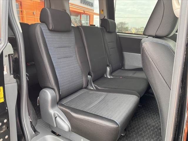 TOYOTA VOXY 2009 Image 31