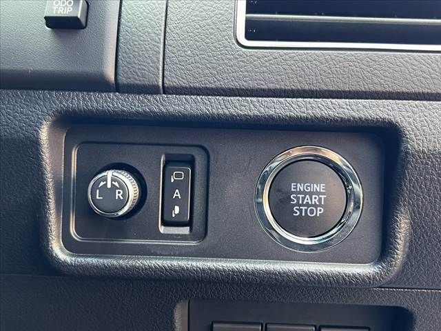 TOYOTA LANDCRUISER PRADO 2023 Image 31