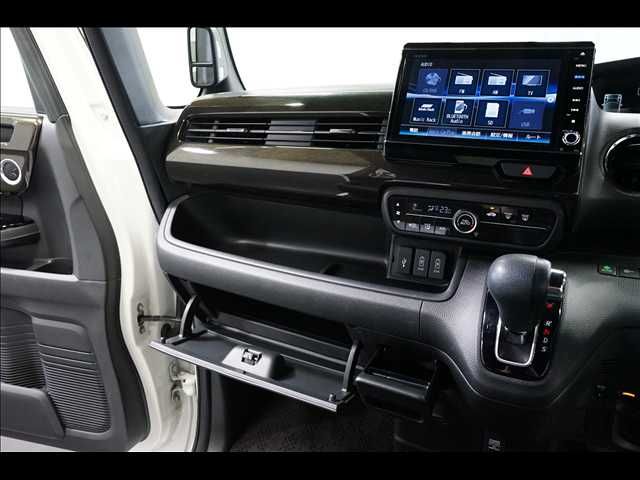 HONDA N BOX CUSTOM 2018 Image 31