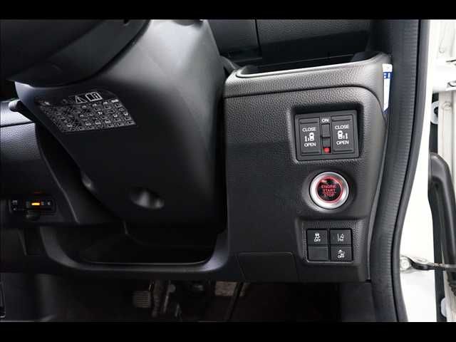 HONDA N BOX CUSTOM 2018 Image 31