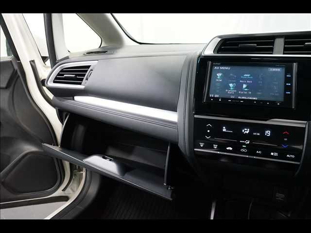 HONDA FIT HYBRID 2014 Image 31