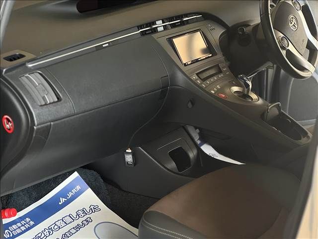 TOYOTA PRIUS 2011 Image 31