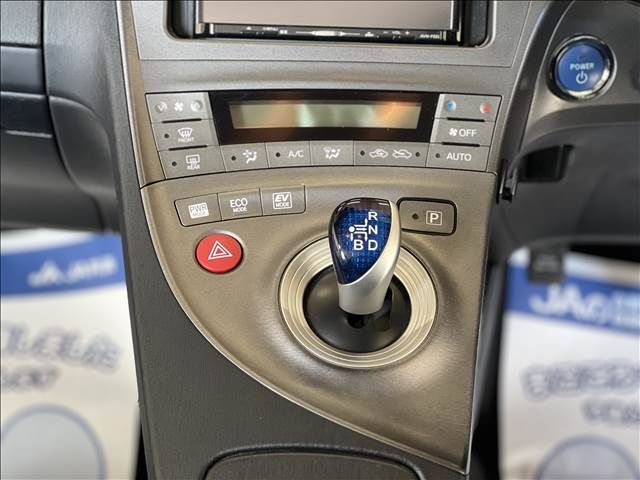 TOYOTA PRIUS 2011 Image 31