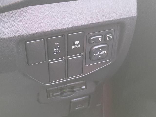 TOYOTA PRIUS 2012 Image 31