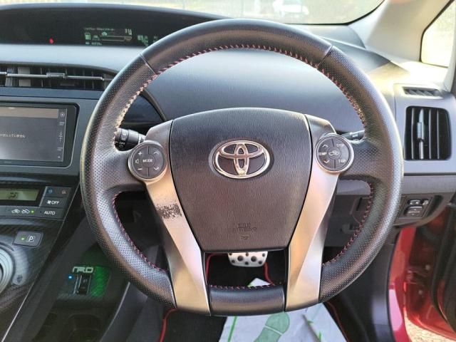 TOYOTA PRIUS 2012 Image 31