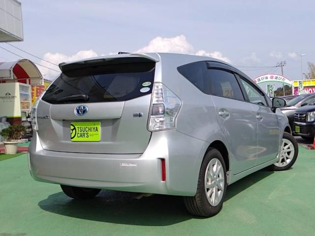 TOYOTA PRIUS ALPHA 2013 Image 31