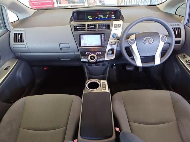 TOYOTA PRIUS ALPHA 2013 Image 31