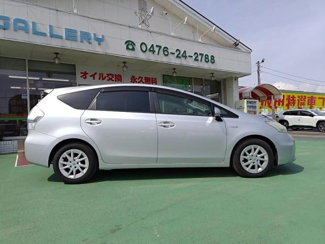 TOYOTA PRIUS ALPHA 2013 Image 31