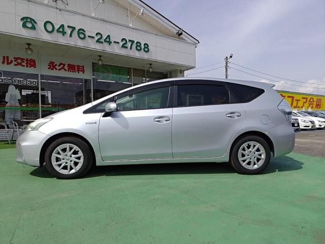 TOYOTA PRIUS ALPHA 2013 Image 31