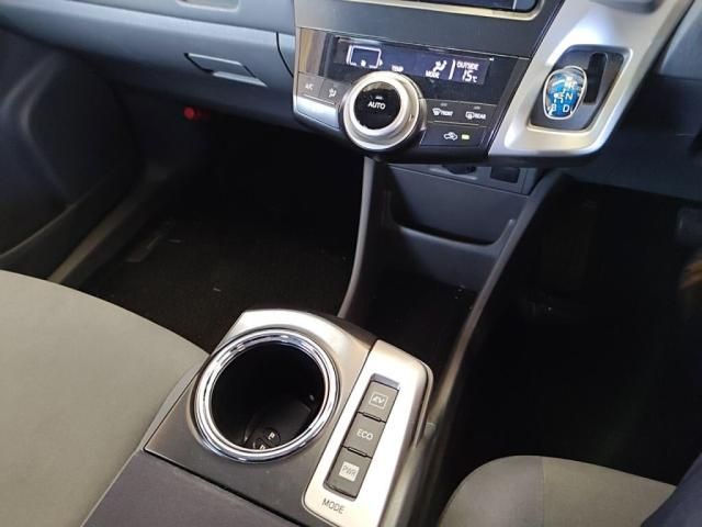 TOYOTA PRIUS ALPHA 2013 Image 31