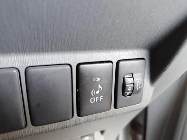 TOYOTA PRIUS ALPHA 2013 Image 31