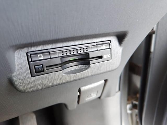 TOYOTA PRIUS ALPHA 2013 Image 31