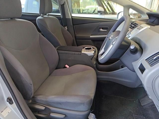 TOYOTA PRIUS ALPHA 2013 Image 31
