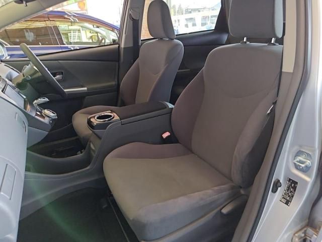 TOYOTA PRIUS ALPHA 2013 Image 31